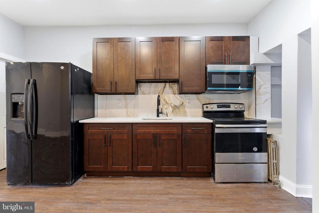 7233 W CHESTER PIKE