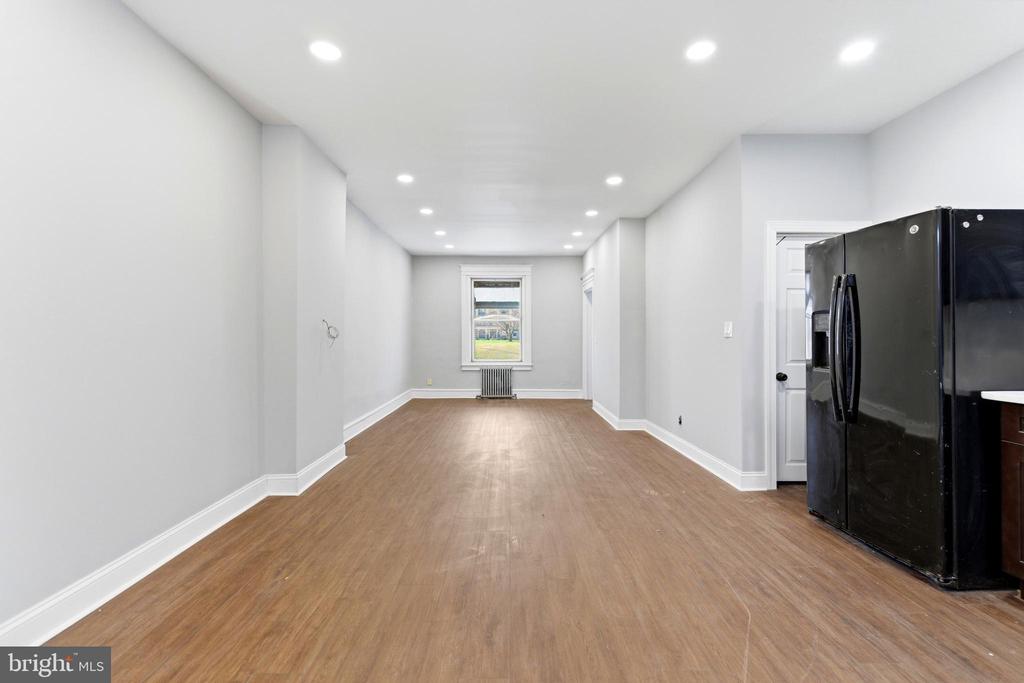 7233 W CHESTER PIKE