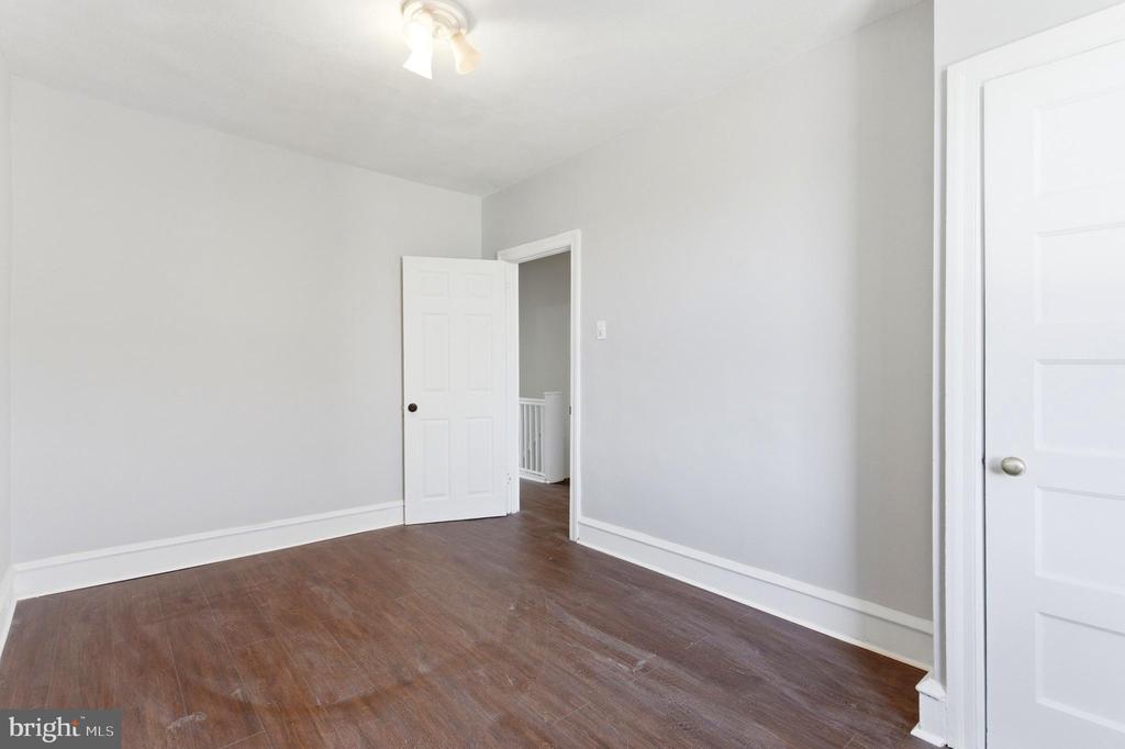 7233 W CHESTER PIKE