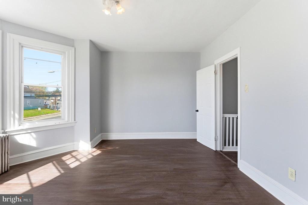 7233 W CHESTER PIKE