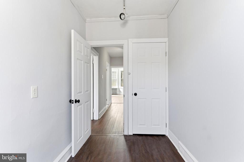 7233 W CHESTER PIKE