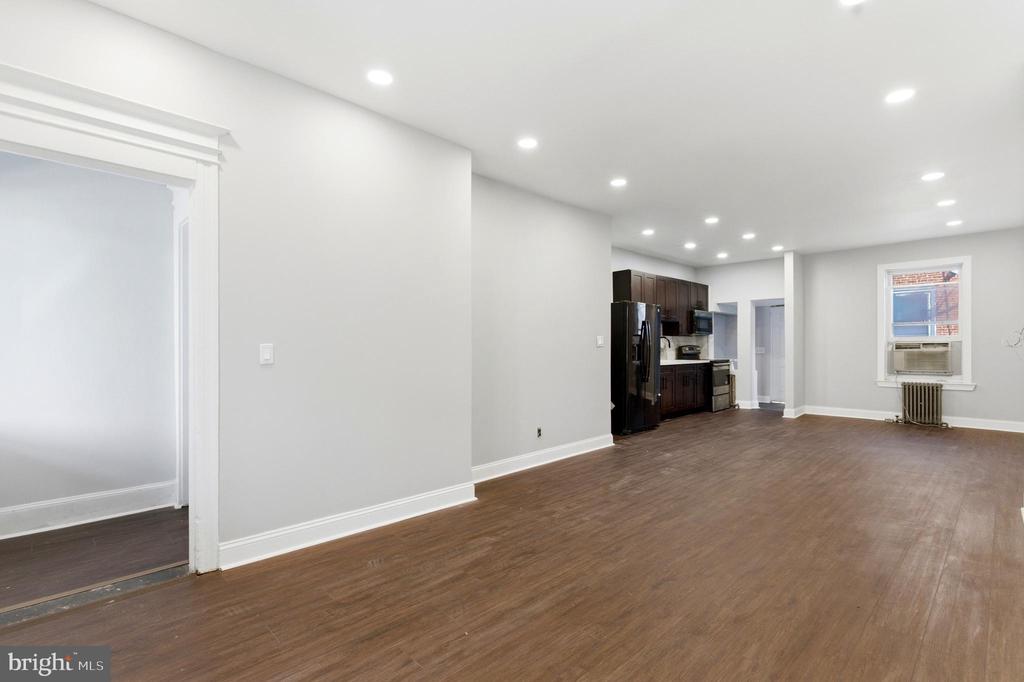 7233 W CHESTER PIKE