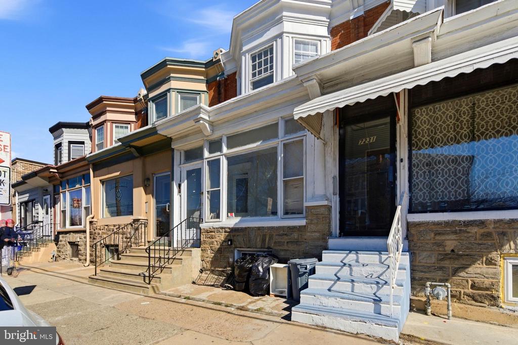 7233 W CHESTER PIKE
