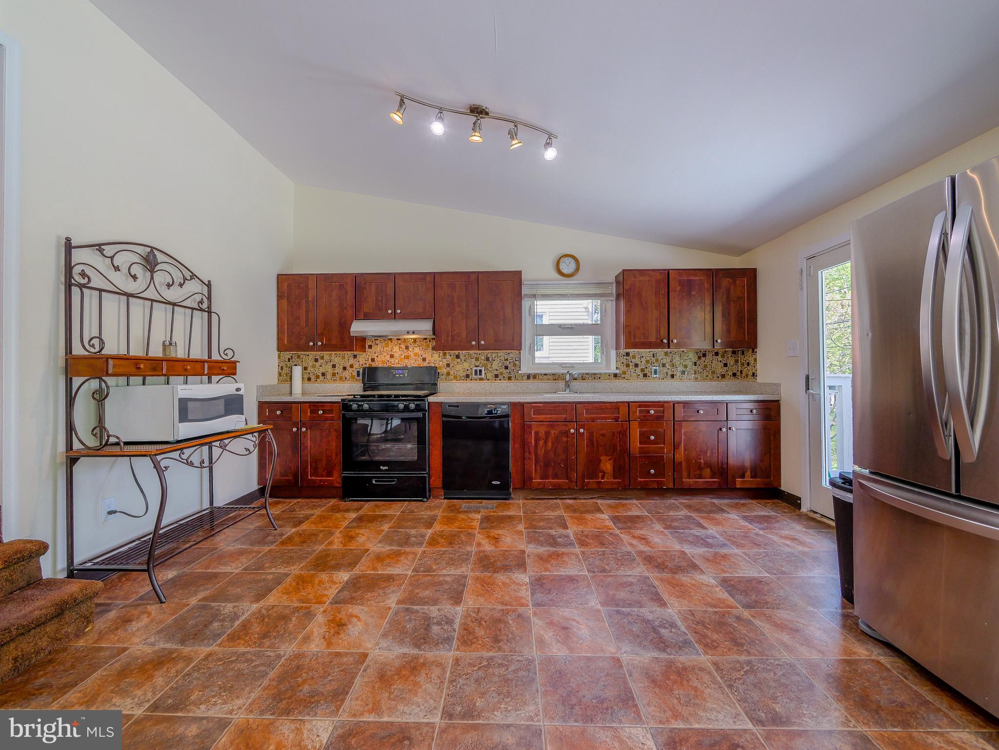424 HOLMES ROAD