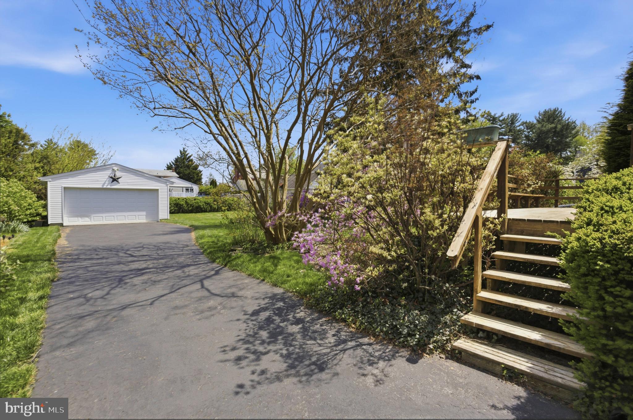 43 LOWNES LANE