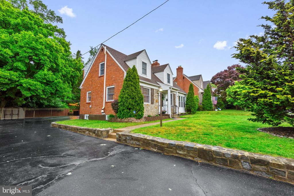 416 GLENDALE CIRCLE