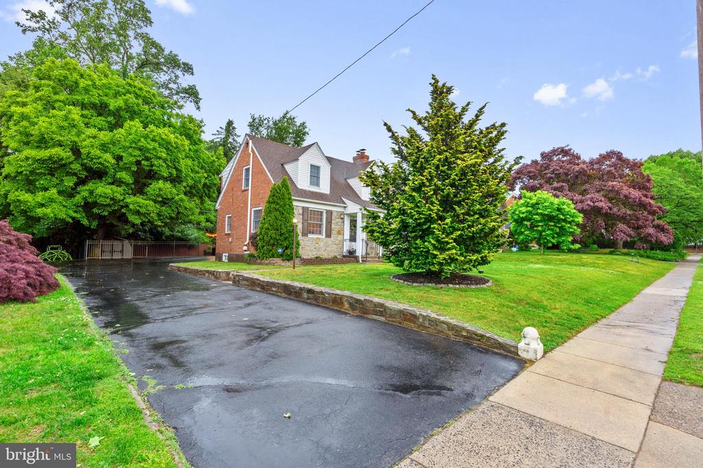 416 GLENDALE CIRCLE