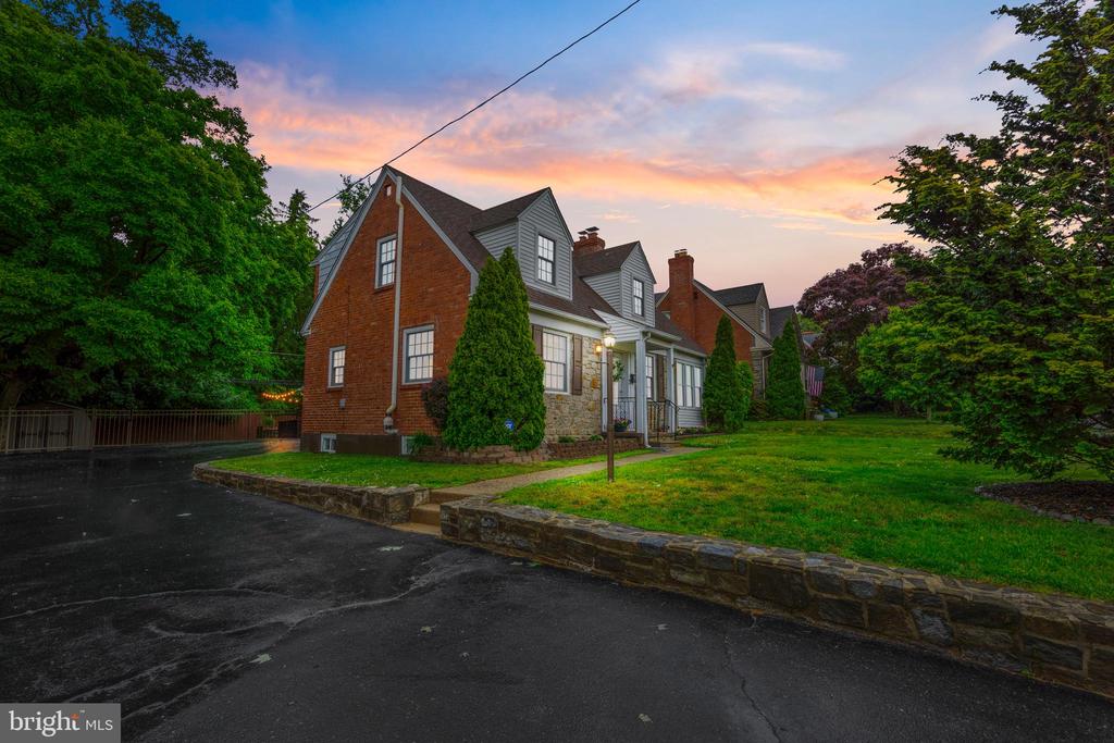 416 GLENDALE CIRCLE