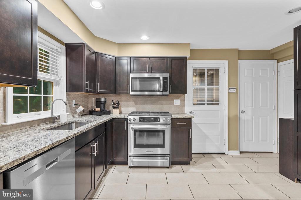 416 GLENDALE CIRCLE