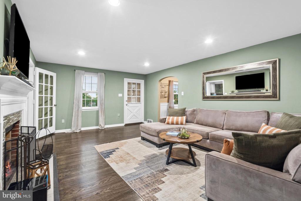 416 GLENDALE CIRCLE