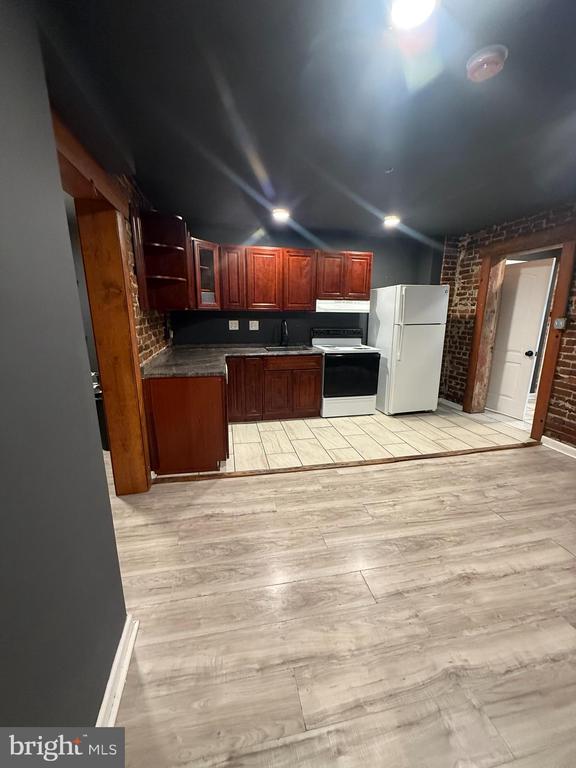 24 MARSHALL AVENUE Unit: 3