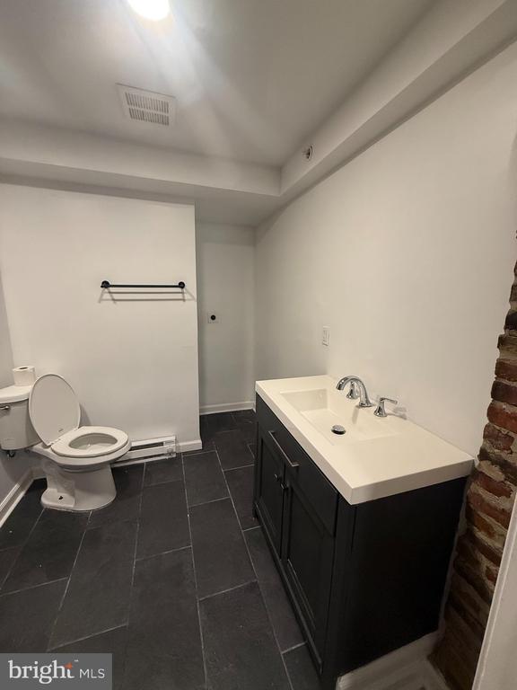 24 MARSHALL AVENUE Unit: 3