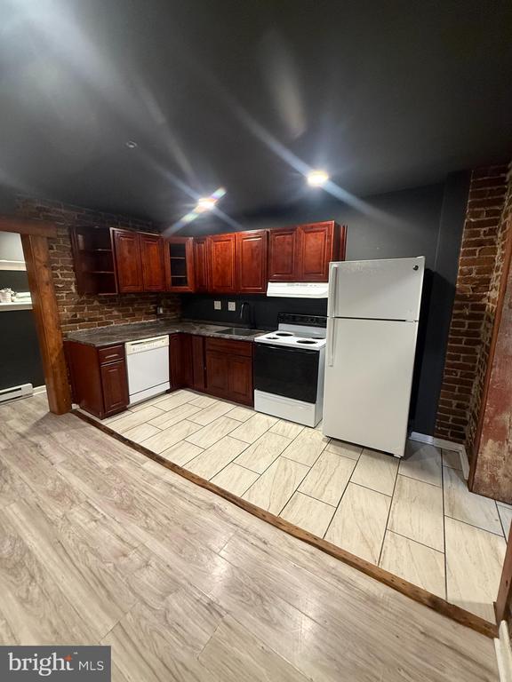 24 MARSHALL AVENUE Unit: 3
