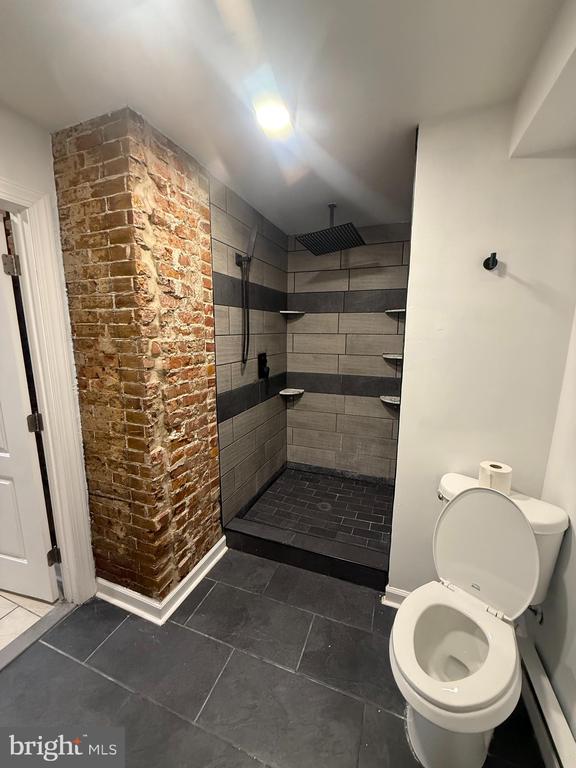 24 MARSHALL AVENUE Unit: 3