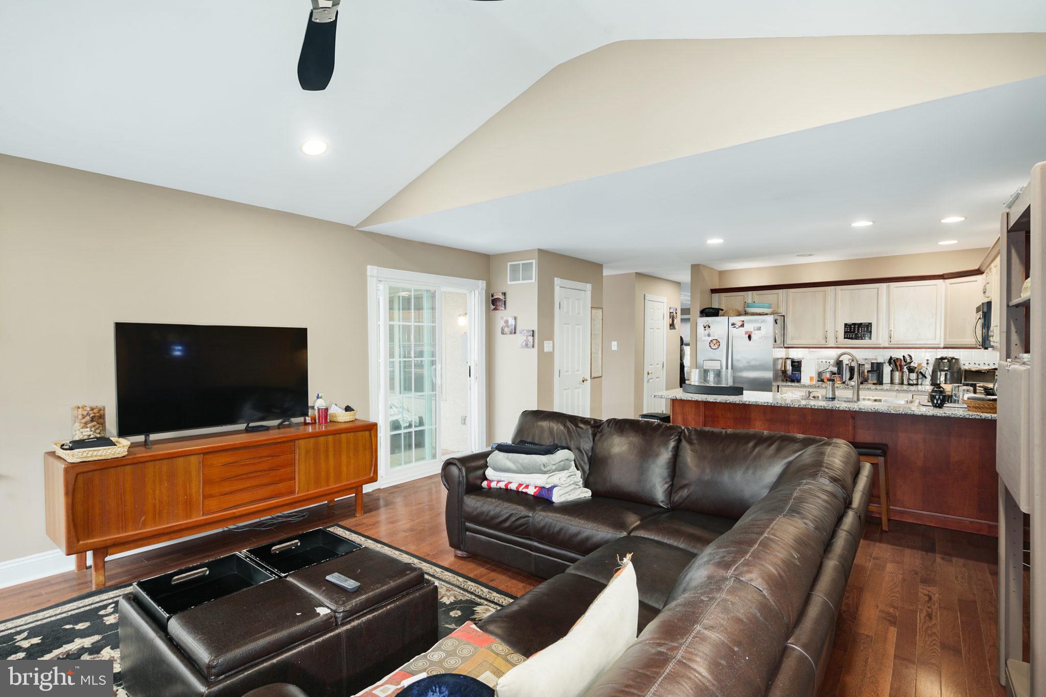 994 JAMIE CT