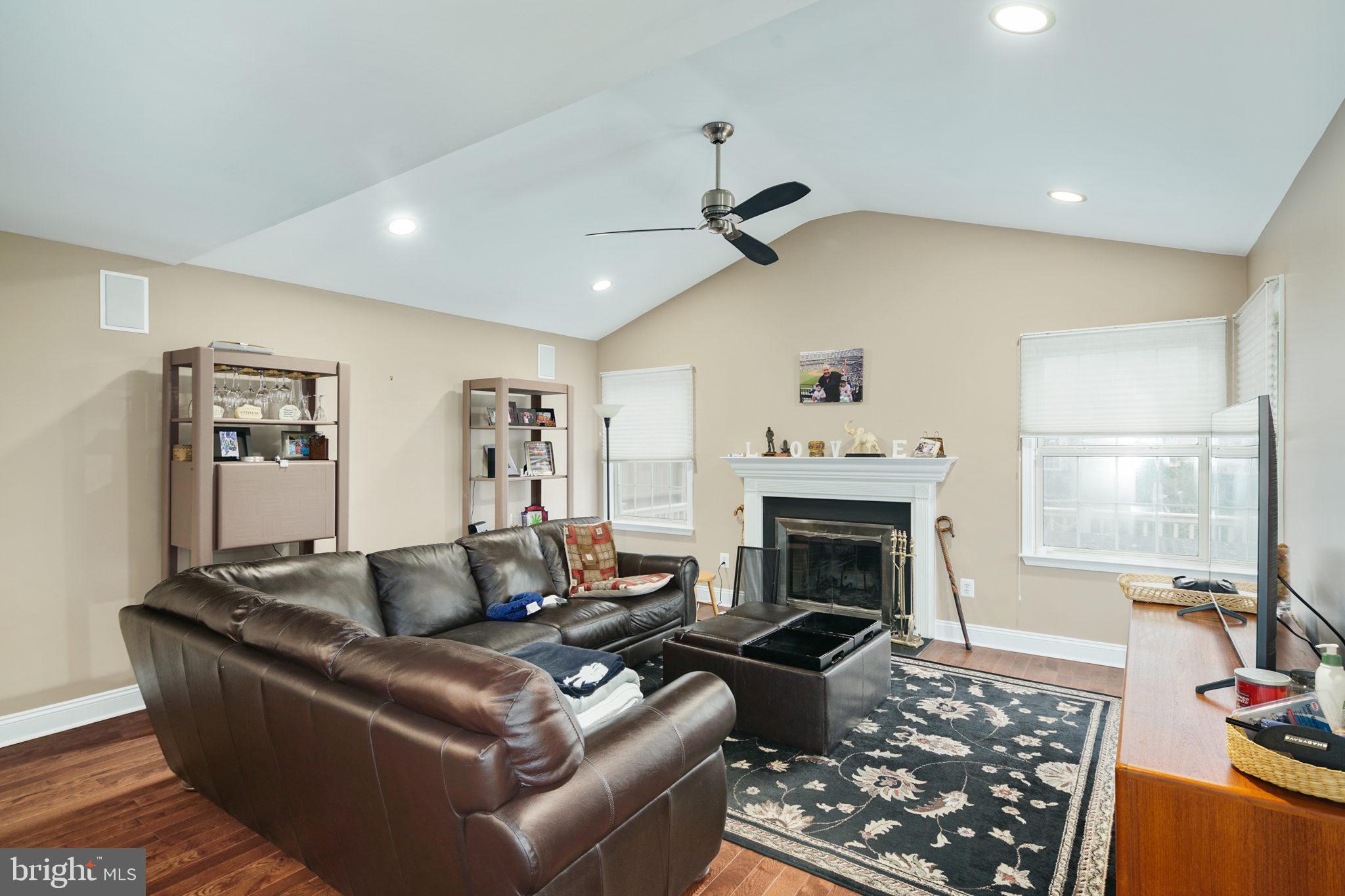 994 JAMIE CT