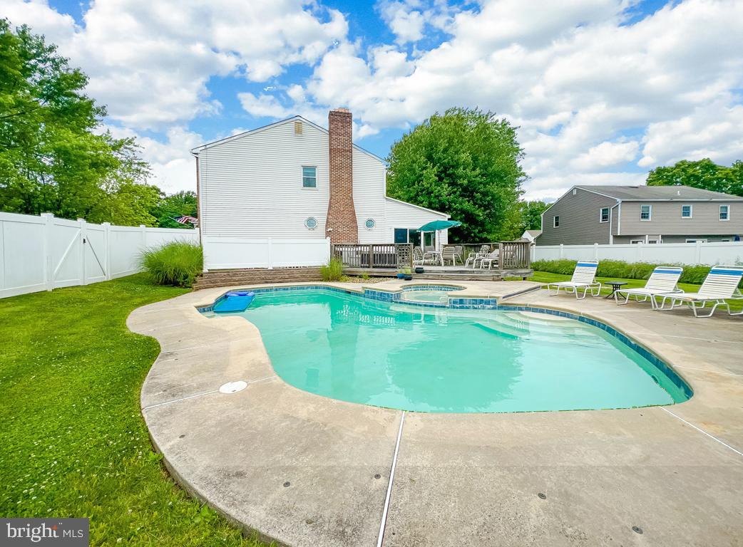 2365 Pioneer Rd