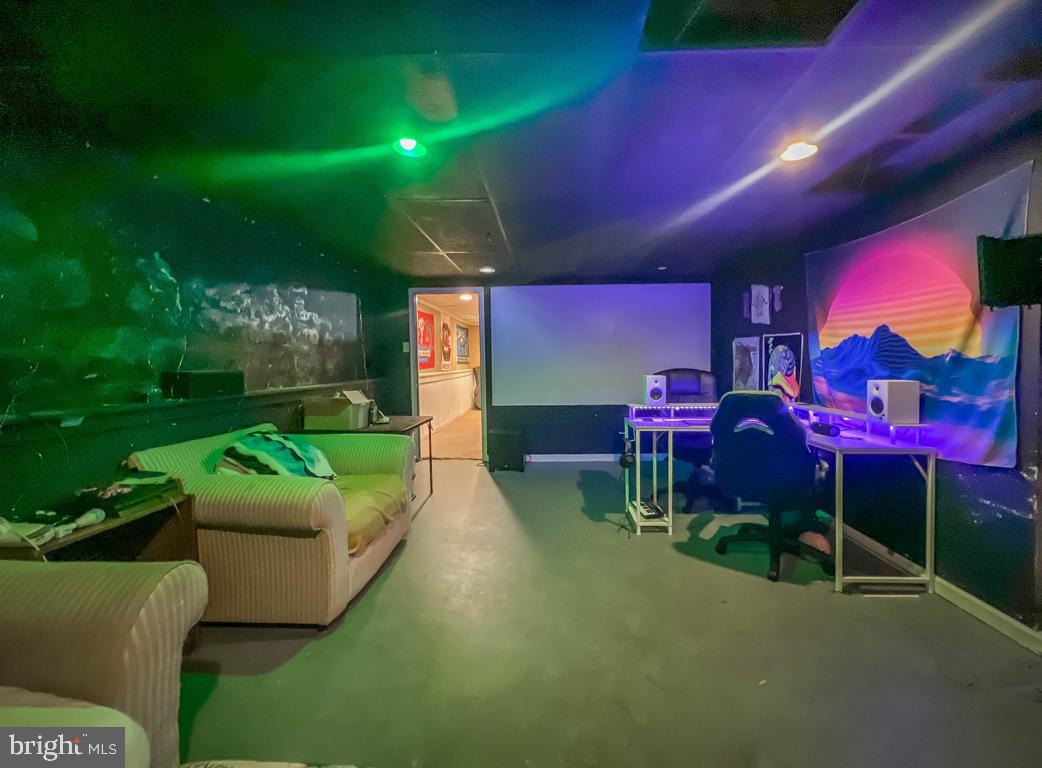 2365 Pioneer Rd