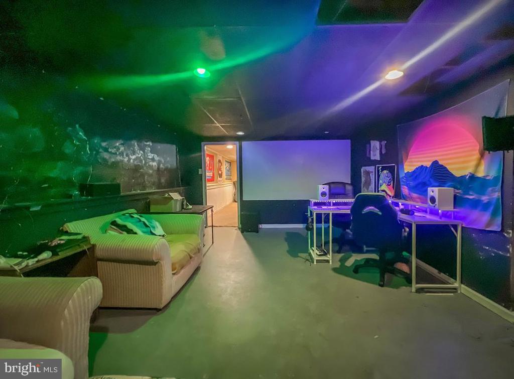 2365 Pioneer Rd