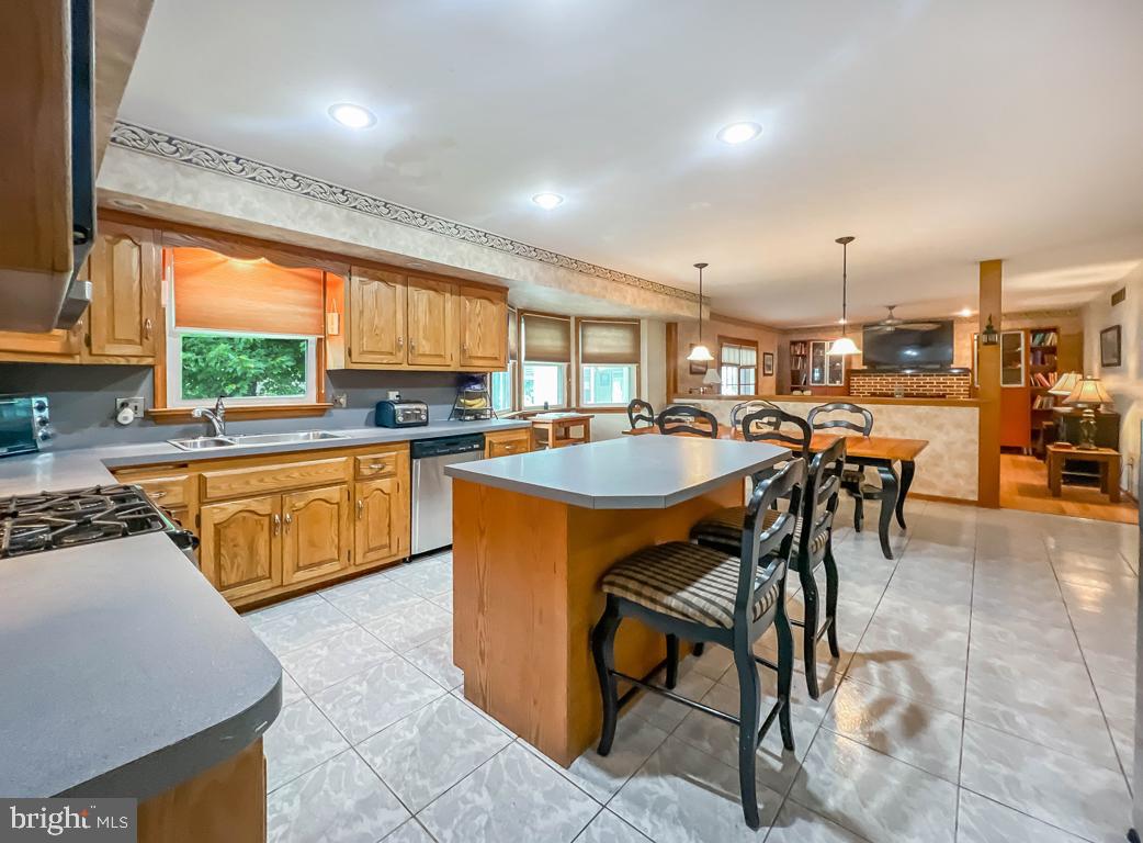 2365 Pioneer Rd