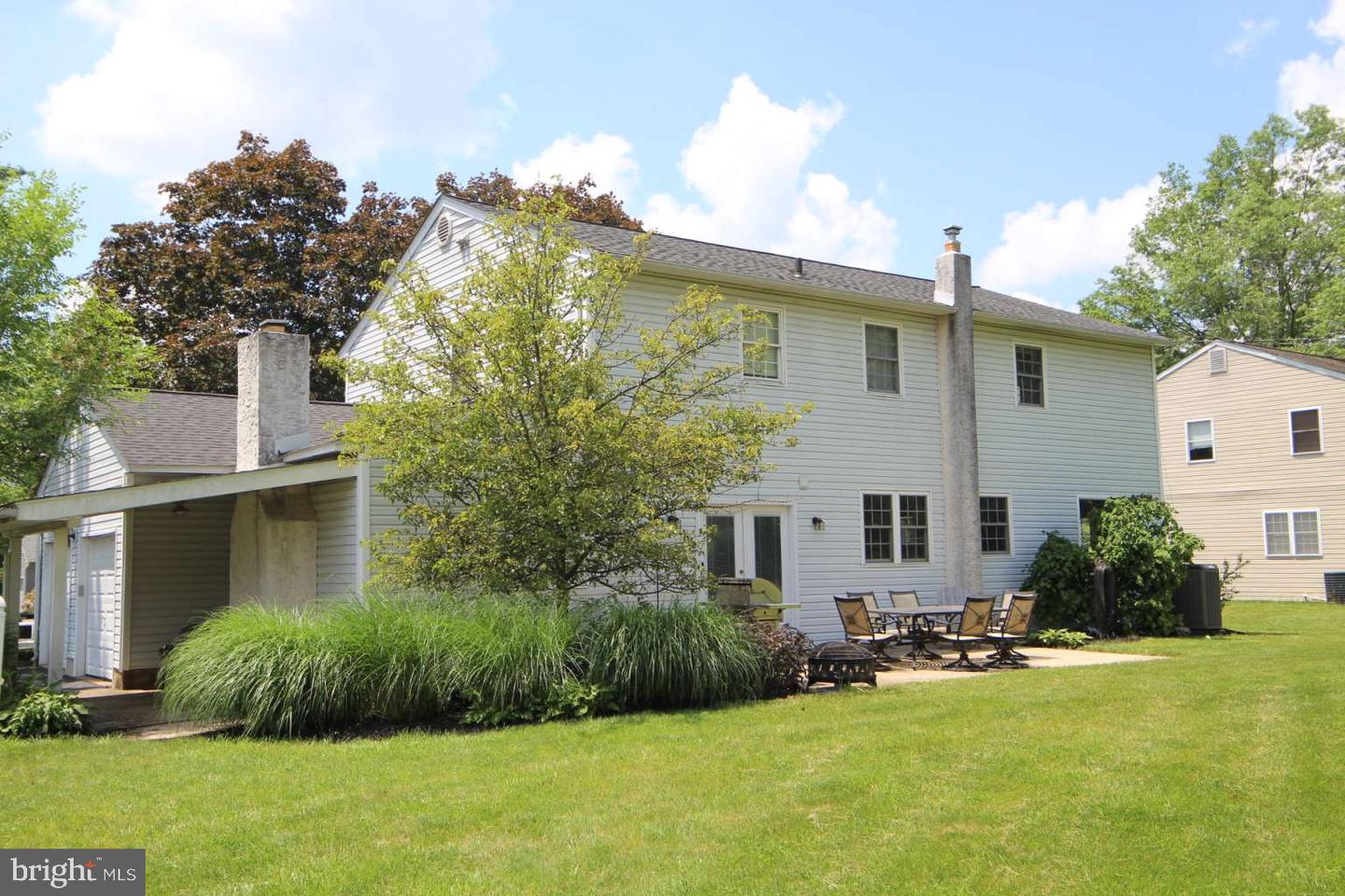 1027 Walnut Ln