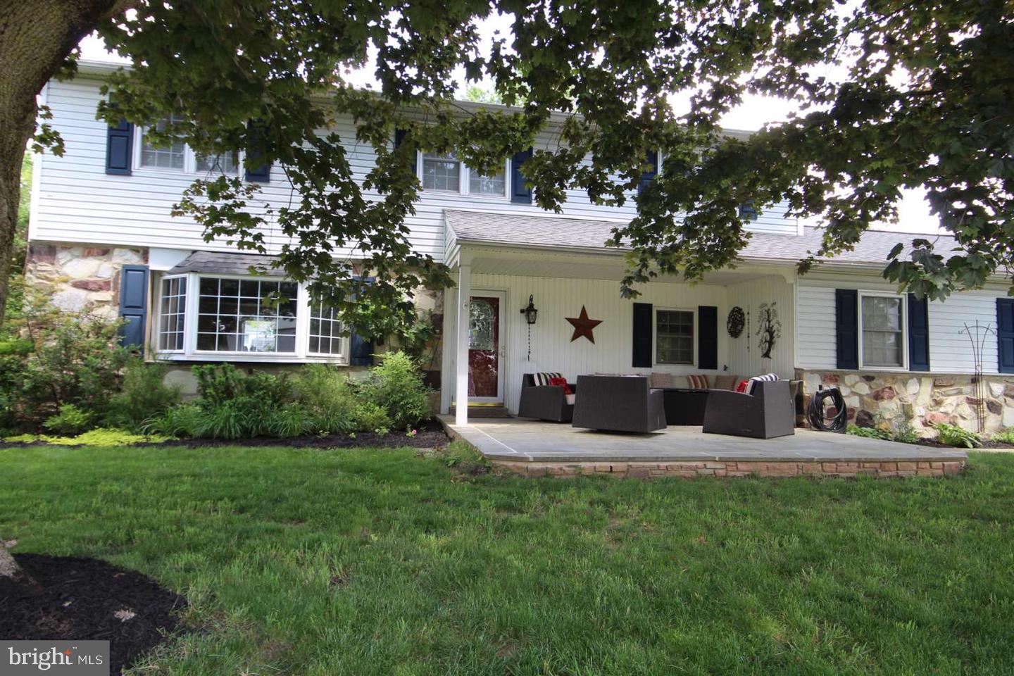 1027 Walnut Ln