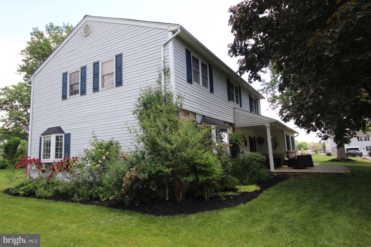 1027 Walnut Ln