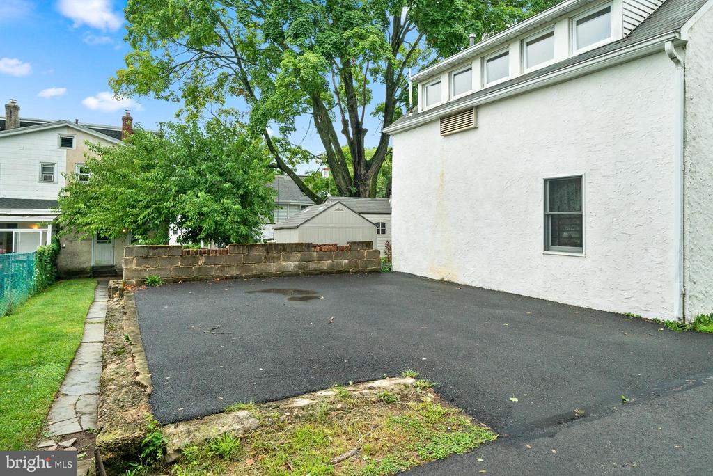 39 N SPRING GARDEN STREET