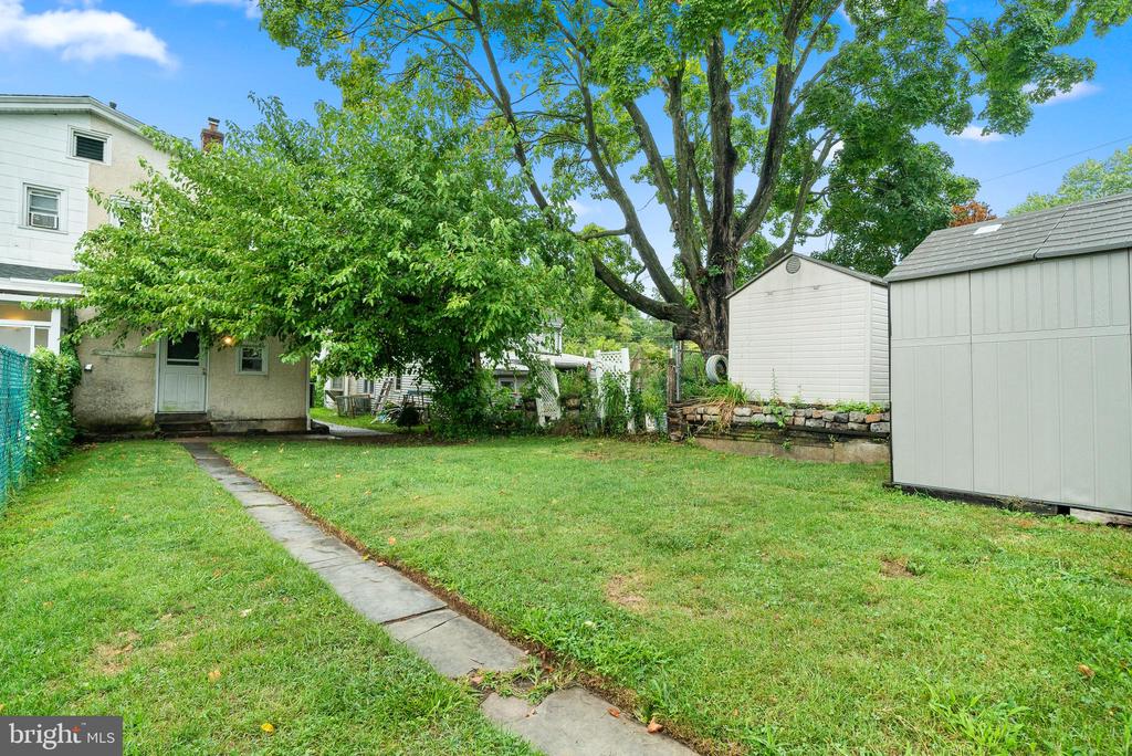 39 N SPRING GARDEN STREET