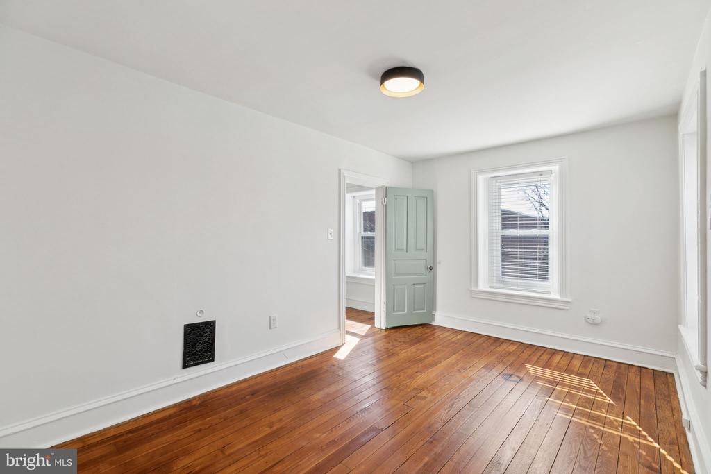 39 N SPRING GARDEN STREET