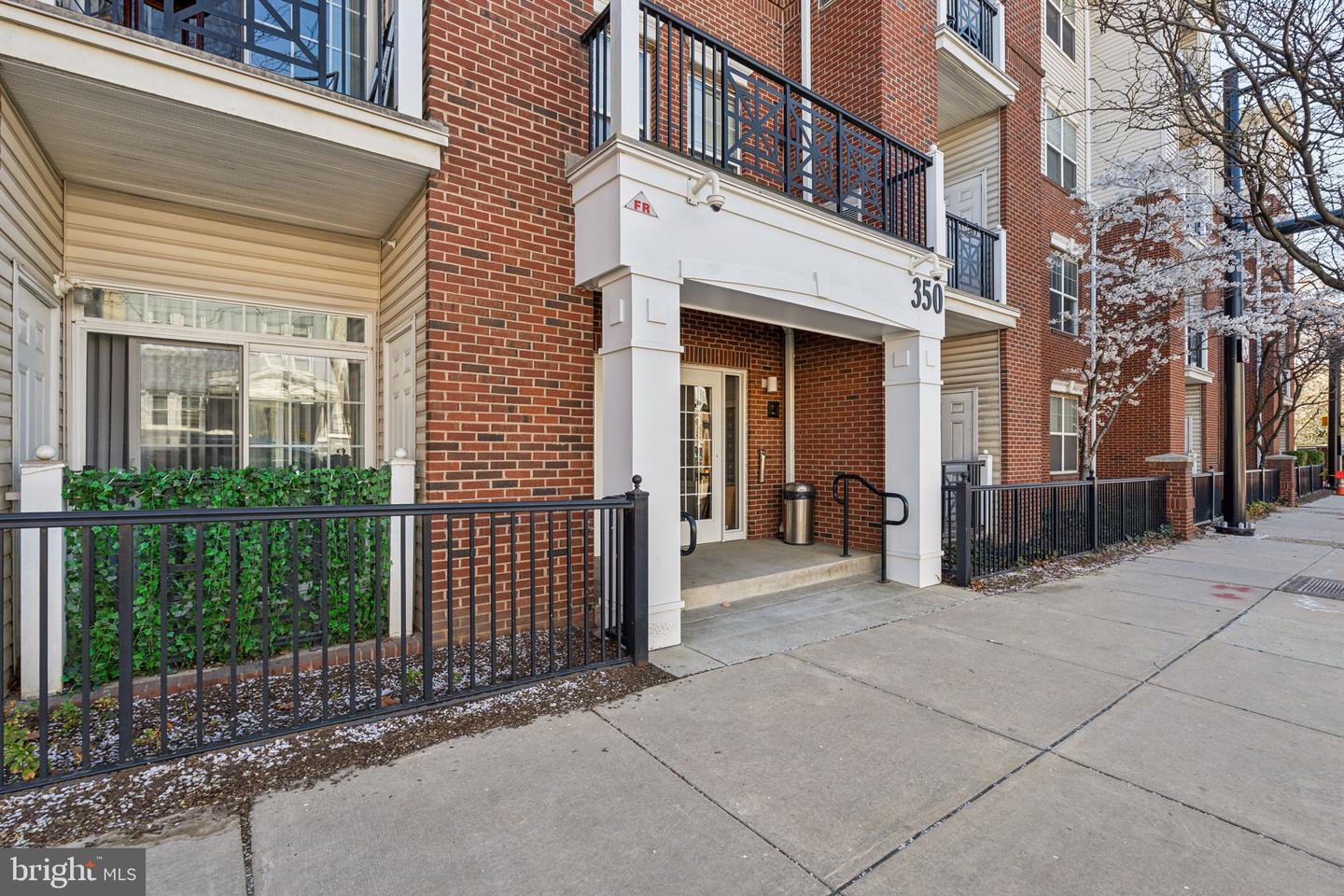 350 W Elm St #3006
