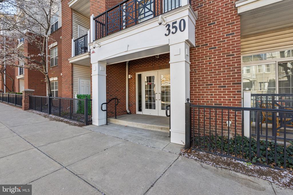 350 W Elm St #3006