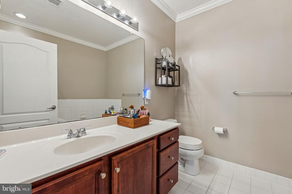 350 W Elm St #3006
