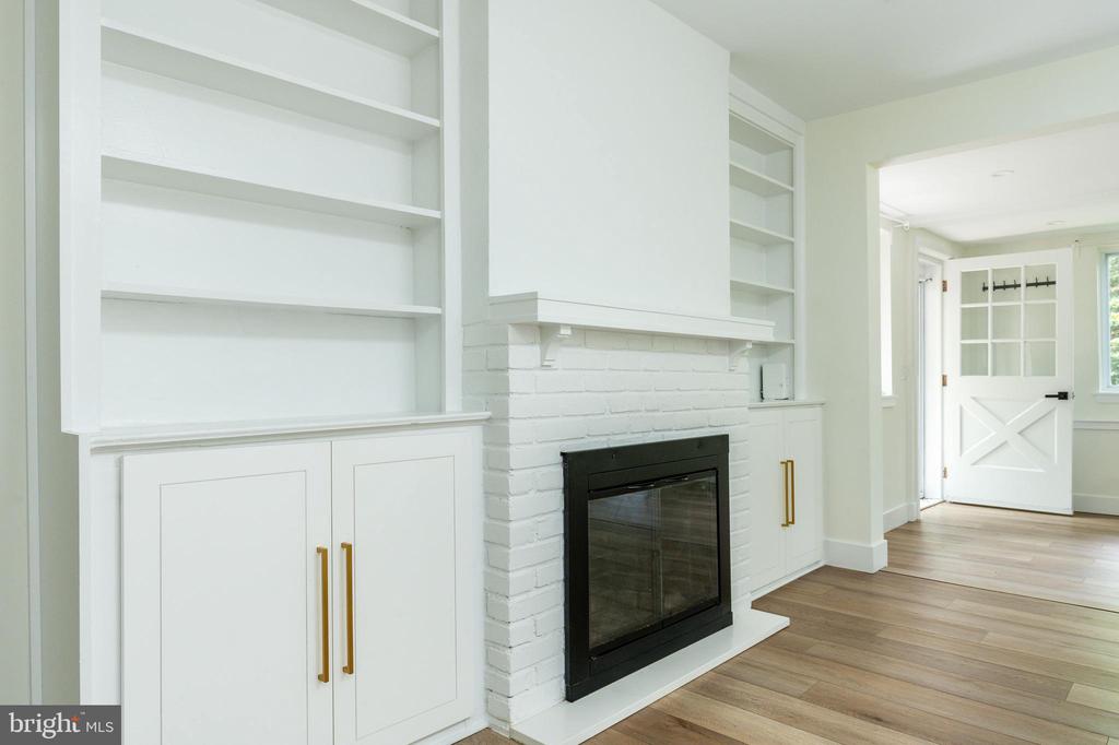 383 MAPLEWOOD RD