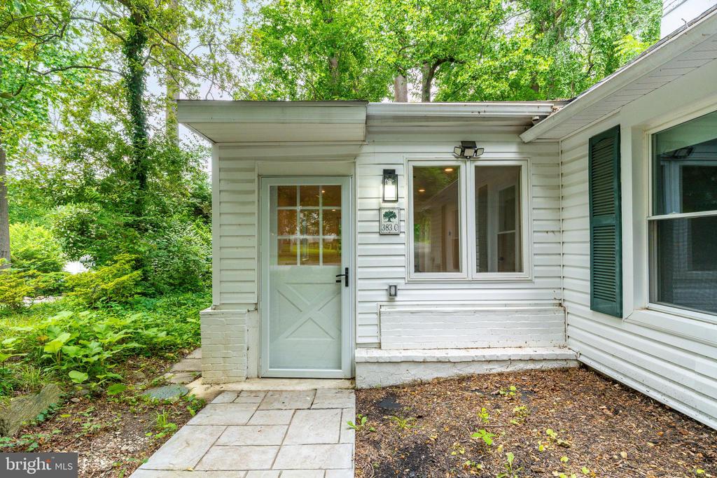 383 MAPLEWOOD RD