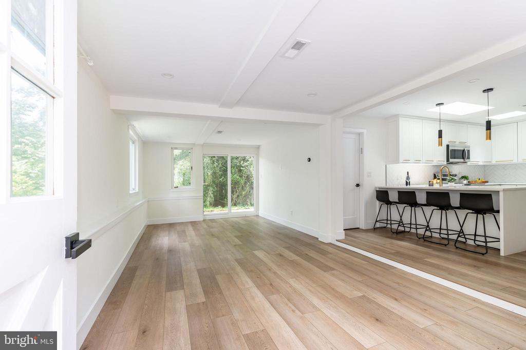 383 MAPLEWOOD RD