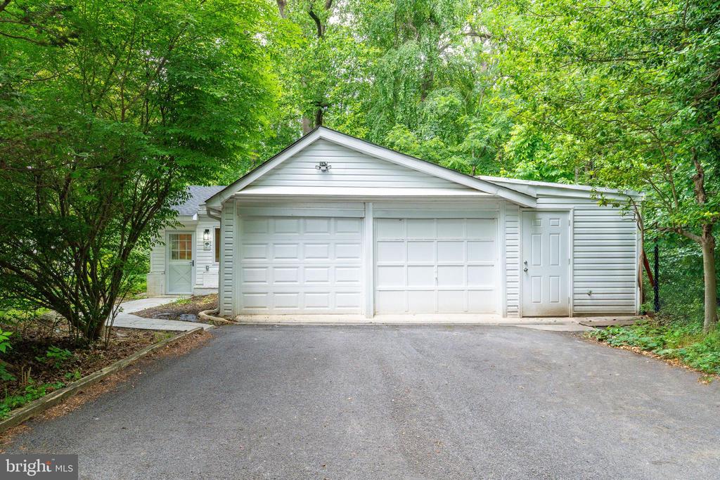 383 MAPLEWOOD RD