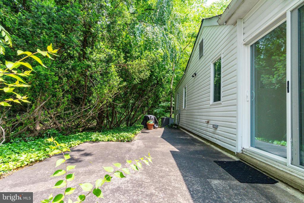 383 MAPLEWOOD RD
