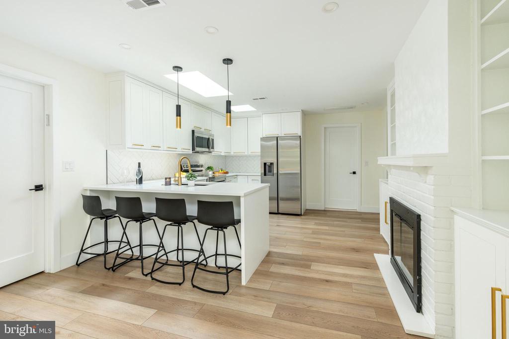 383 MAPLEWOOD RD