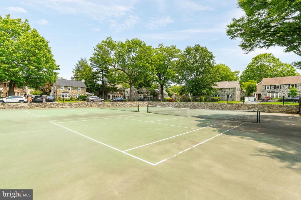 383 MAPLEWOOD RD