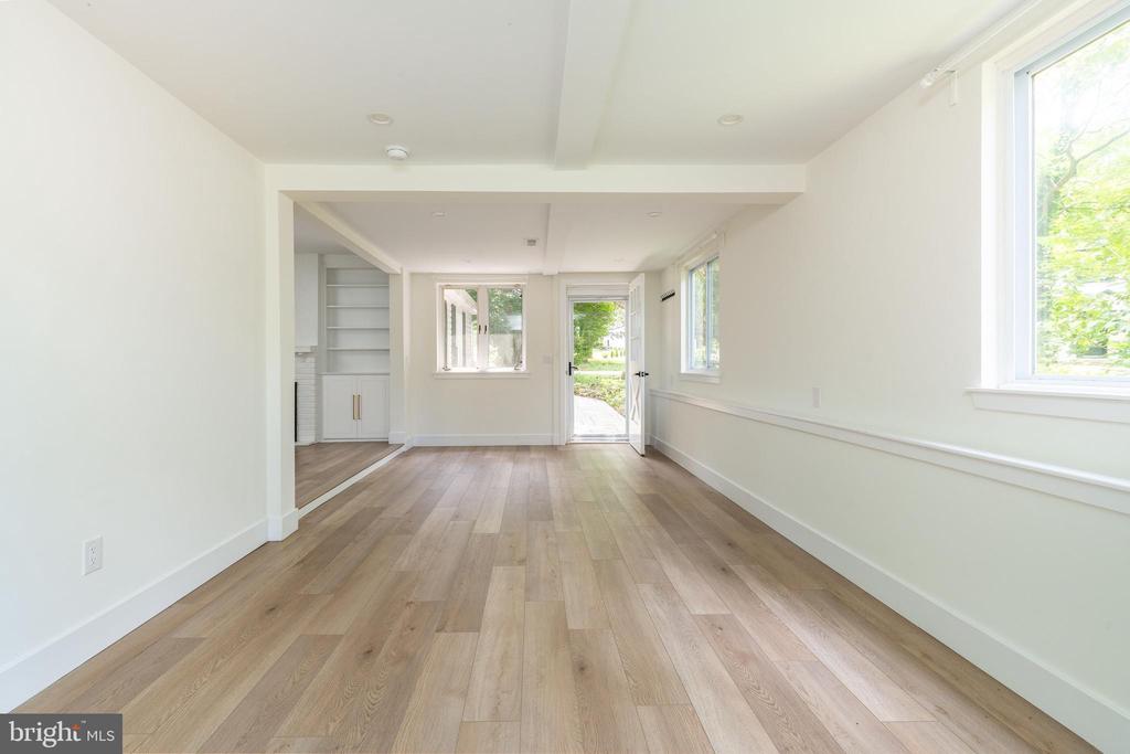 383 MAPLEWOOD RD