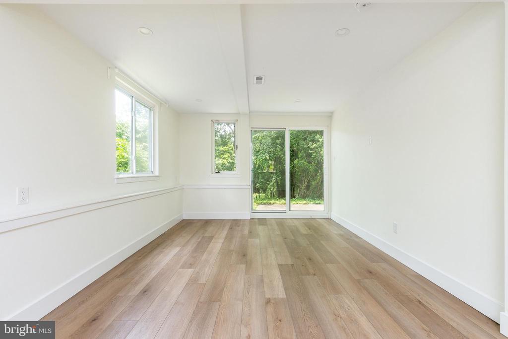 383 MAPLEWOOD RD