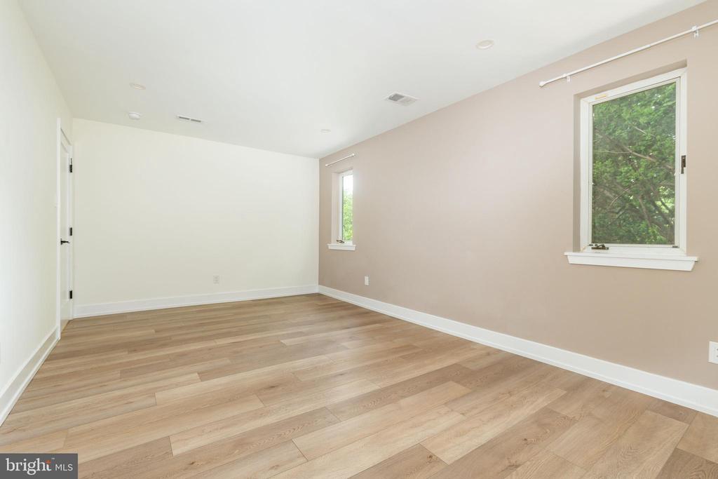 383 MAPLEWOOD RD