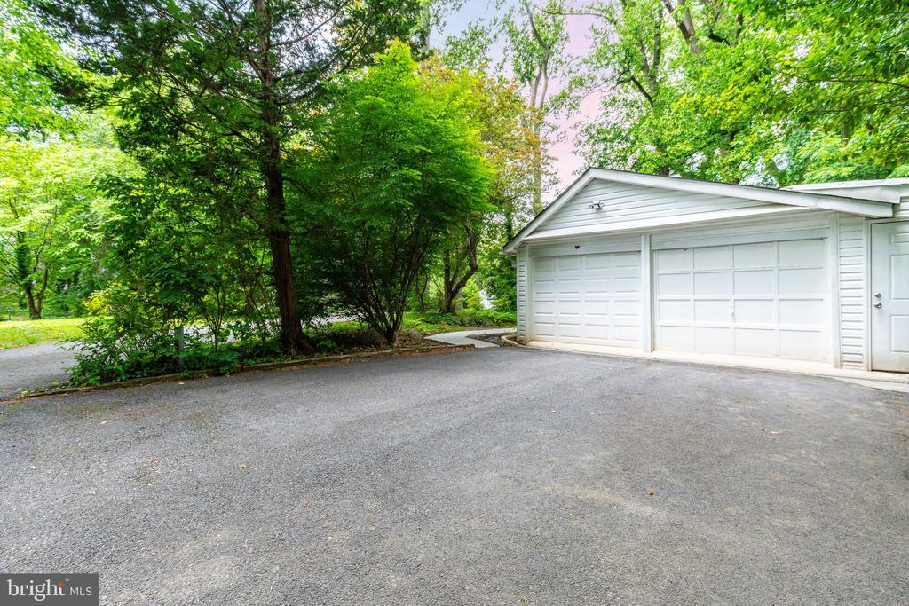 383 MAPLEWOOD RD