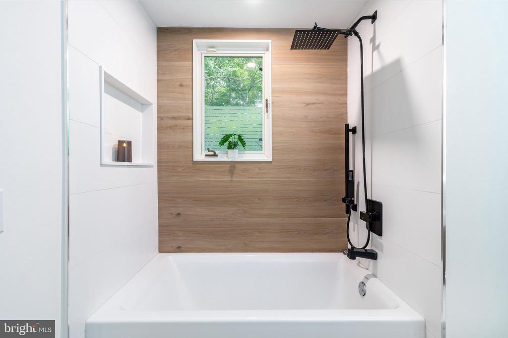 383 MAPLEWOOD RD