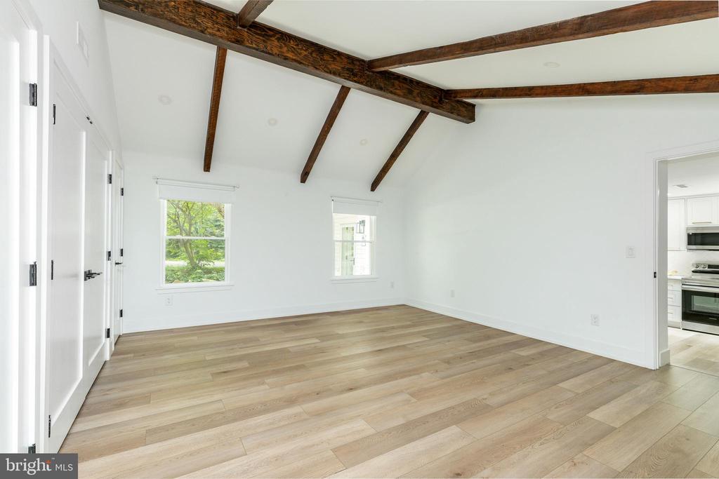 383 MAPLEWOOD RD