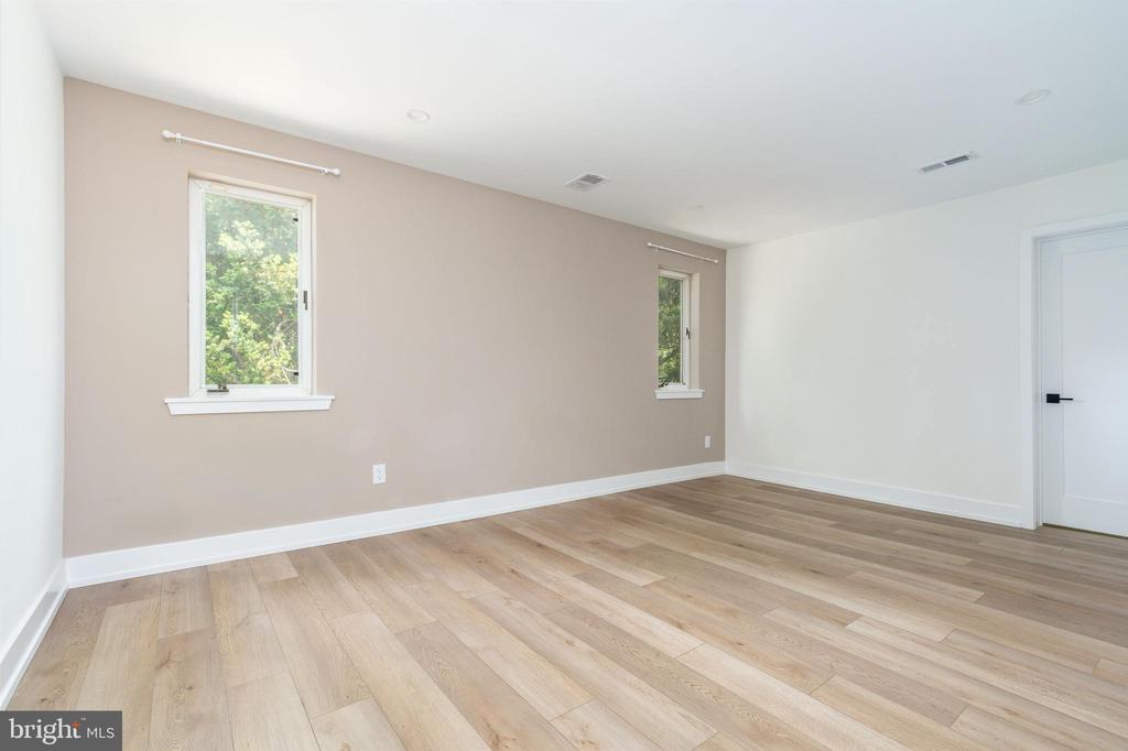 383 MAPLEWOOD RD
