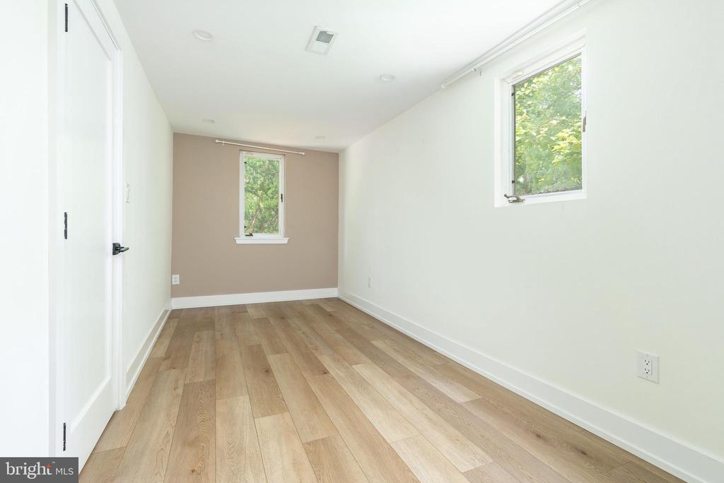 383 MAPLEWOOD RD