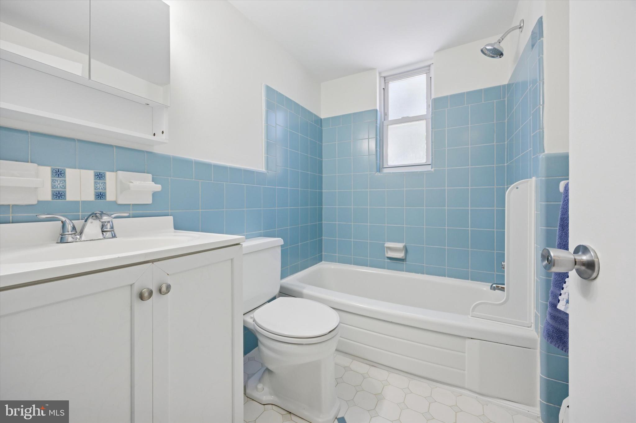 1600 CHURCH ROAD C-207