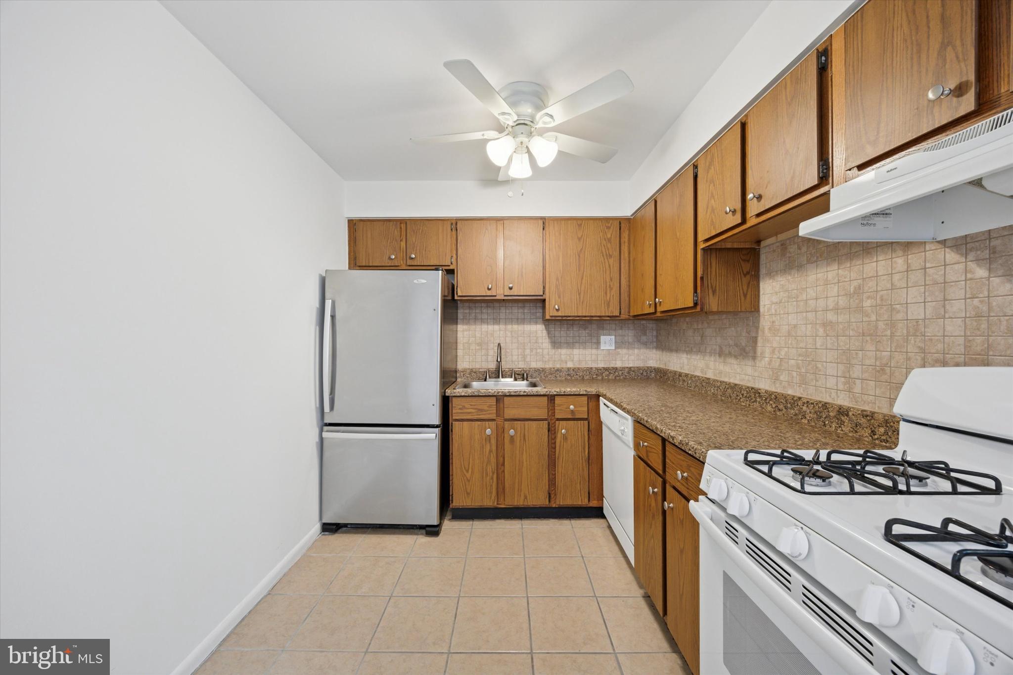 1600 CHURCH ROAD C-207